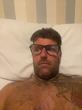 Snapshot of Jamesdeanmcqueen chatting on November 3, 2025, 6:33 pm Jamesdeanmcqueen online show from November 3, 2025, 6:33 pm