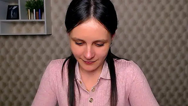 ValeriaHeart  online show from February 25, 2025, 3:53 pm