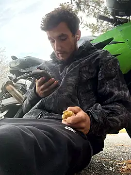 Snapshot of Codybugs0206 chatting on October 19, 2025, 9:50 pm Codybugs0206 online show from October 19, 2025, 9:50 pm