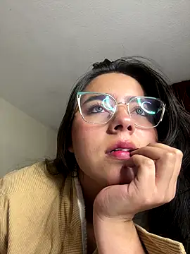 Snapshot of megan_cl chatting on October 2, 2025, 12:47 am megan cl online show from October 2, 2025, 12:47 am