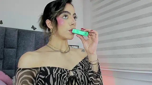 Violetta Ficher online show from December 1, 2025, 2:12 am