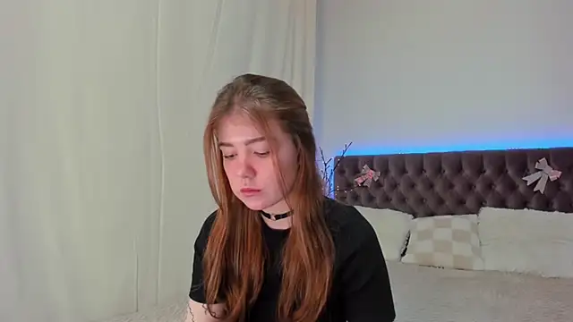 Snapshot of Ella_Mayers chatting on March 8, 2025, 12:33 am Ella Mayers online show from March 8, 2025, 12:33 am