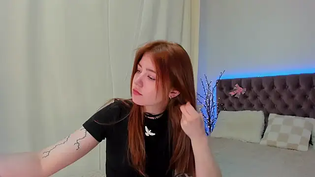 Snapshot of Ella_Mayers chatting on March 20, 2025, 12:19 am Ella Mayers online show from March 20, 2025, 12:19 am