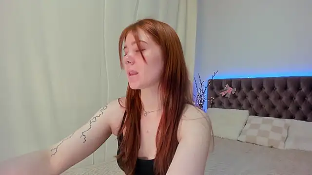 Snapshot of Ella_Mayers chatting on March 14, 2025, 9:21 pm Ella Mayers online show from March 14, 2025, 9:21 pm