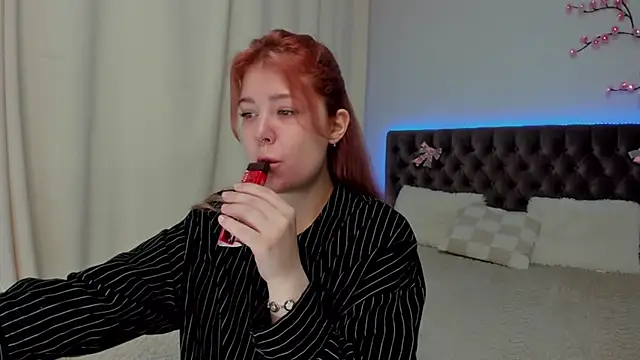 Snapshot of Ella_Mayers chatting on September 18, 2025, 12:30 pm Ella Mayers online show from September 18, 2025, 12:30 pm