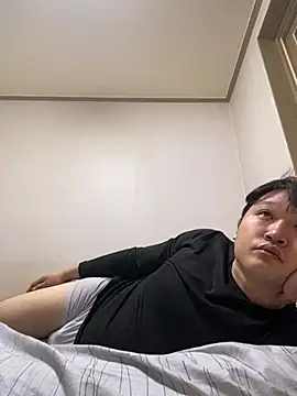 Snapshot of offwhite777 chatting on February 8, 2025, 1:33 pm offwhite777 online show from February 8, 2025, 1:33 pm