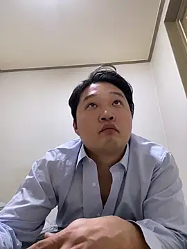 Snapshot of offwhite777 chatting on February 16, 2025, 11:38 am offwhite777 online show from February 16, 2025, 11:38 am