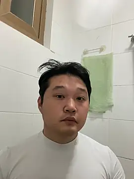 Snapshot of offwhite777 chatting on February 9, 2025, 10:42 am offwhite777 online show from February 9, 2025, 10:42 am