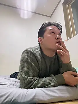 Snapshot of offwhite777 chatting on February 23, 2025, 10:28 am offwhite777 online show from February 23, 2025, 10:28 am