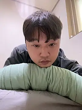 Snapshot of offwhite777 chatting on February 21, 2025, 5:46 am offwhite777 online show from February 21, 2025, 5:46 am