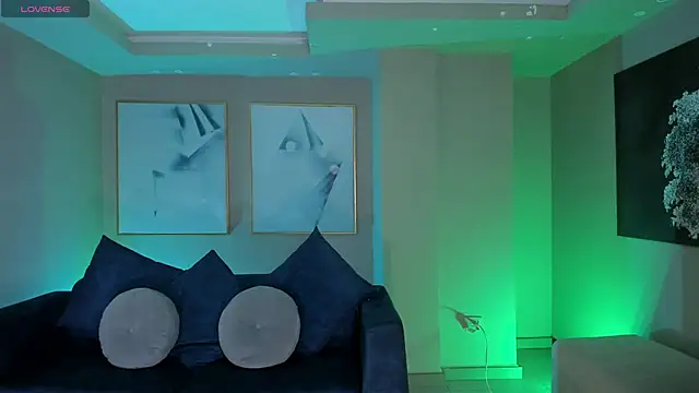 BeccaBaxter online show from November 28, 2025, 8:20 pm