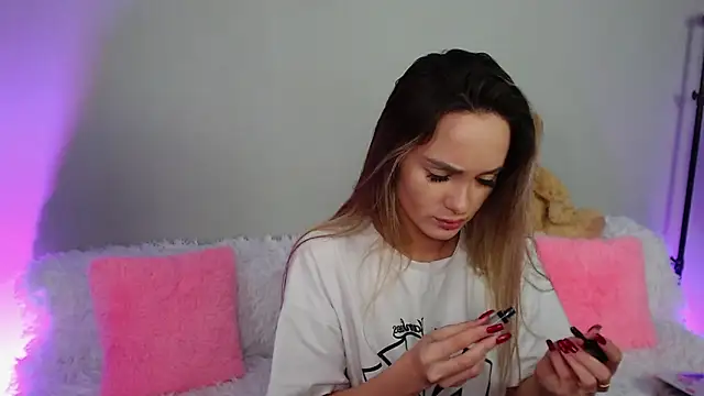 EvaBalmer online show from September 21, 2025, 8:41 am