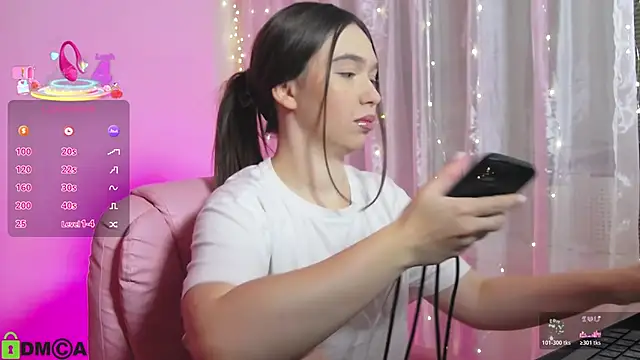 Snapshot of Arianahot777 chatting on November 3, 2025, 9:51 pm Arianahot777 online show from November 3, 2025, 9:51 pm