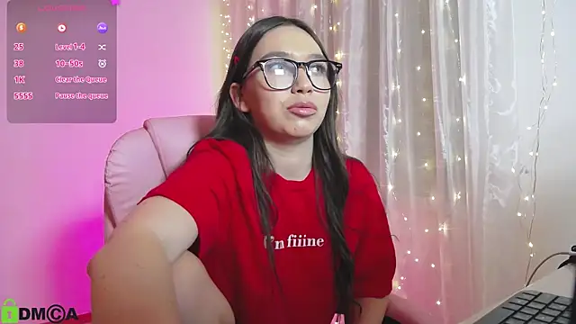 Snapshot of Arianahot777 chatting on March 21, 2025, 12:51 am Arianahot777 online show from March 21, 2025, 12:51 am