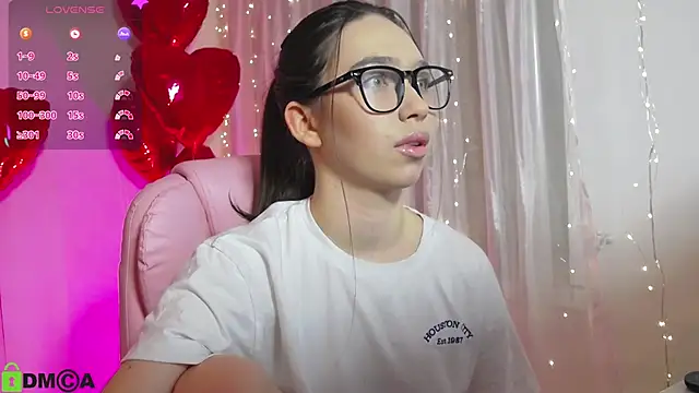 Snapshot of Arianahot777 chatting on February 18, 2025, 7:19 pm Arianahot777 online show from February 18, 2025, 7:19 pm