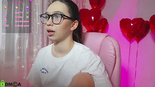 Snapshot of Arianahot777 chatting on February 18, 2025, 10:25 pm Arianahot777 online show from February 18, 2025, 10:25 pm