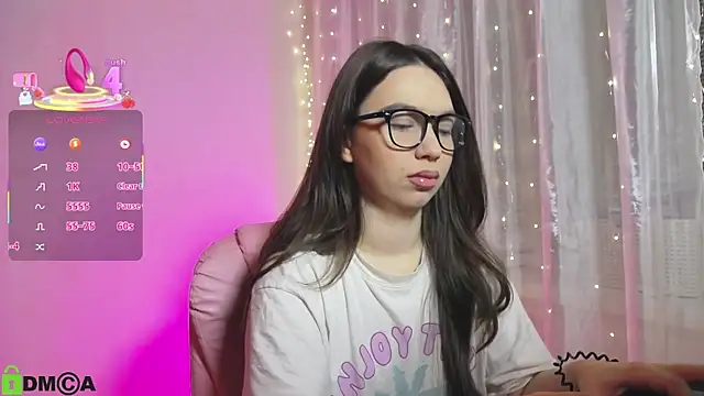 Snapshot of Arianahot777 chatting on November 12, 2025, 12:26 am Arianahot777 online show from November 12, 2025, 12:26 am