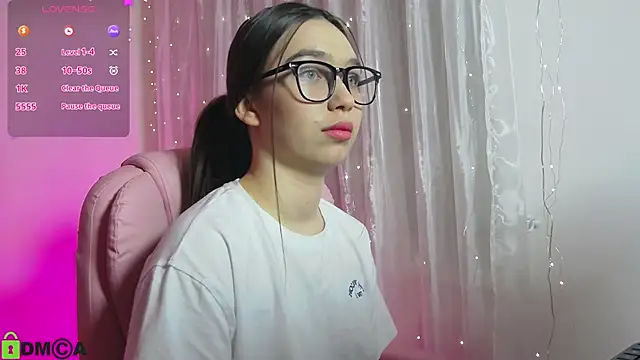 Snapshot of Arianahot777 chatting on February 7, 2025, 3:23 am Arianahot777 online show from February 7, 2025, 3:23 am