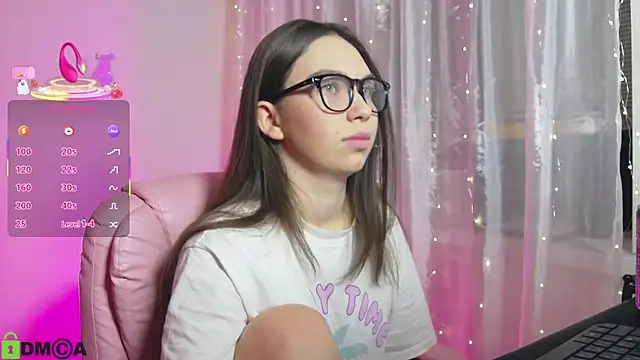 Snapshot of Arianahot777 chatting on November 14, 2025, 2:32 pm Arianahot777 online show from November 14, 2025, 2:32 pm