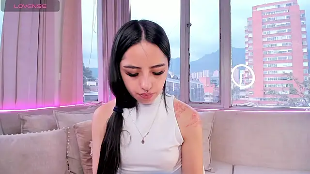 Daphne chers online show from December 1, 2025, 7:59 pm