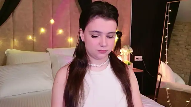 Pauline Heaven online show from December 1, 2025, 5:30 am