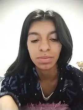 Snapshot of Ariell_Kieran chatting on July 2, 2026, 3:23 am Ariell Kieran online show from July 2, 2026, 3:23 am