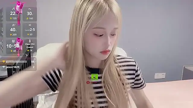 xunian71O online show from October 4, 2025, 10:00 pm