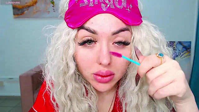 Snapshot of MissisCaty chatting on February 18, 2025, 3:53 am MissisCaty online show from February 18, 2025, 3:53 am