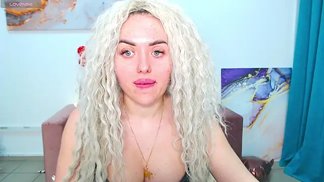 Snapshot of MissisCaty chatting on February 25, 2025, 7:38 pm MissisCaty online show from February 25, 2025, 7:38 pm