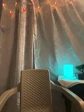 Snapshot of JamesCr_ chatting on February 14, 2025, 12:51 am JamesCr online show from February 14, 2025, 12:51 am