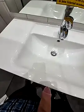 Oli0203xh online show from March 19, 2026, 7:58 pm