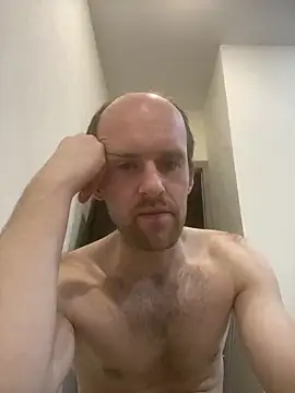 LynnAhNight online show from April 16, 2026, 6:41 pm