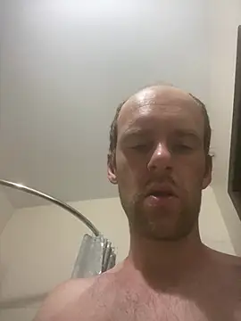 LynnAhNight online show from July 17, 2026, 4:10 am