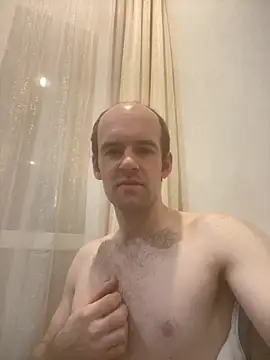 LynnAhNight online show from October 27, 2025, 3:29 am