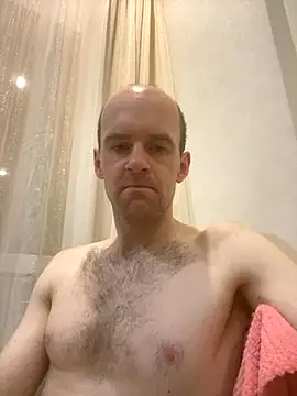 LynnAhNight online show from November 5, 2025, 3:31 am