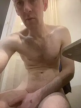 LynnAhNight online show from February 17, 2026, 3:15 am