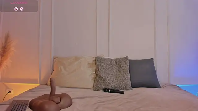 Arianasweeet online show from April 27, 2026, 7:56 pm