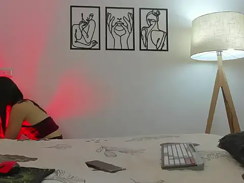 andrea cherryy online show from April 18, 2026, 8:42 pm