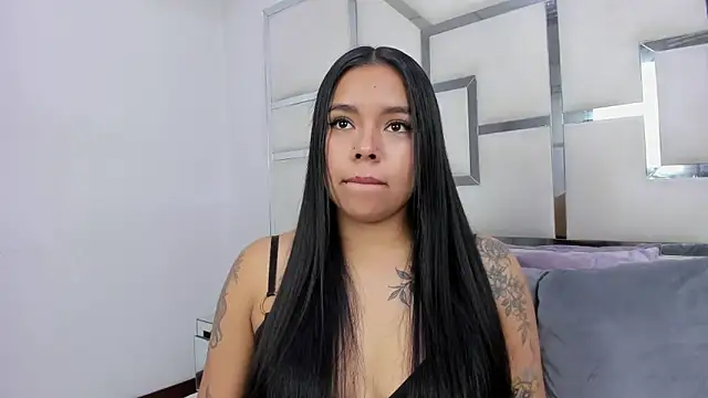 ZoeWan69 online show from April 2, 2026, 1:51 pm