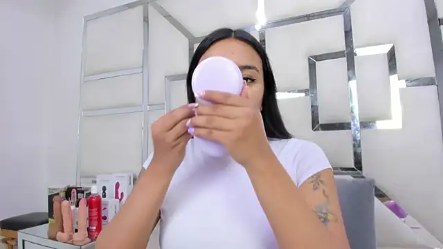 ZoeWan69 online show from May 22, 2026, 11:52 am