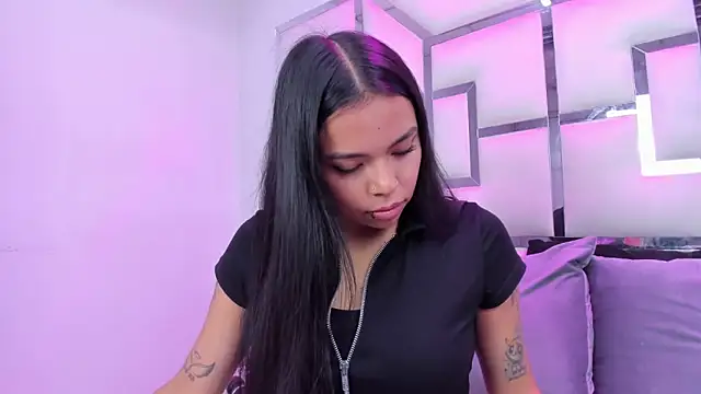 ZoeWan69 online show from February 5, 2026, 2:35 pm