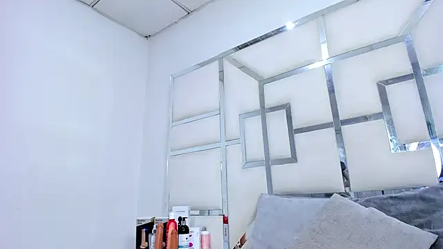 ZoeWan69 online show from October 30, 2025, 12:03 pm