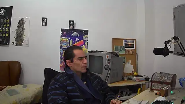 ReyDeBotones online show from February 1, 2025, 4:14 am