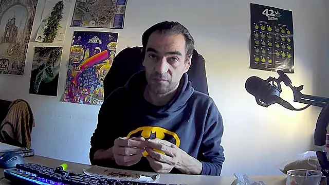 ReyDeBotones online show from April 15, 2026, 5:50 pm