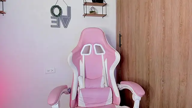 Bella ricci  online show from November 16, 2025, 9:08 pm