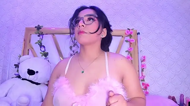 Snapshot of BeccaMathew chatting on February 9, 2026, 2:31 am BeccaMathew online show from February 9, 2026, 2:31 am