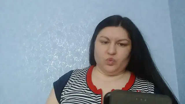 KiraSwee online show from February 5, 2026, 1:40 pm