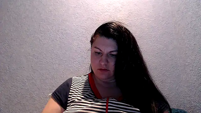 KiraSwee online show from November 28, 2025, 7:14 pm