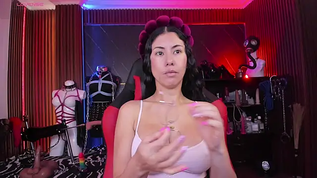 XiaQueen online show from April 13, 2026, 11:58 am