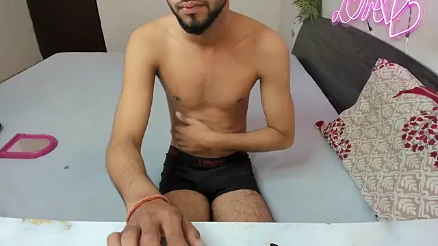 Queen Couple online show from November 6, 2025, 5:22 am